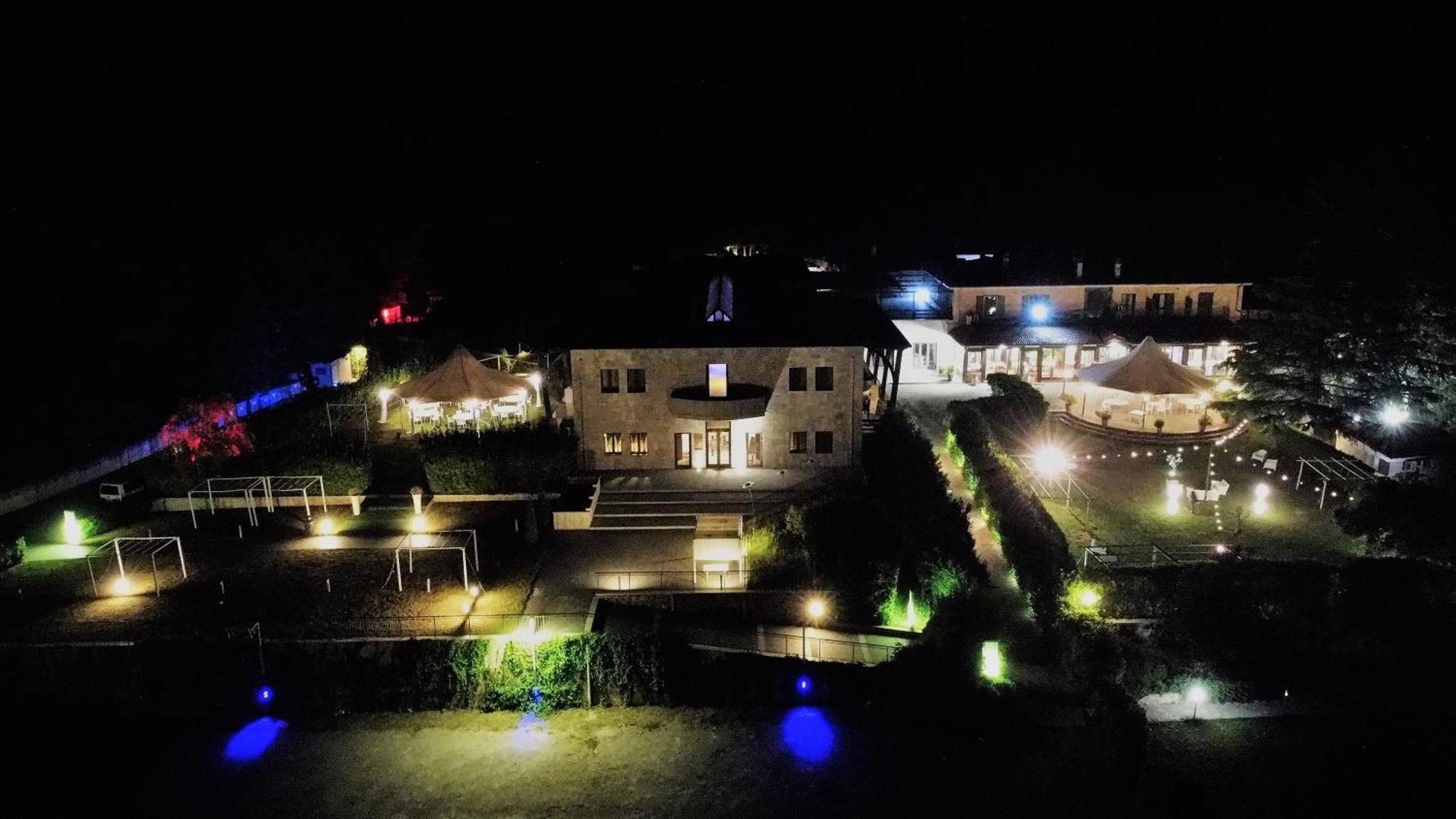 Sotto Il Cielo Hotel Пиньола Экстерьер фото