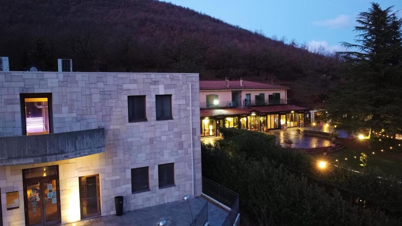Sotto Il Cielo Hotel Пиньола Экстерьер фото